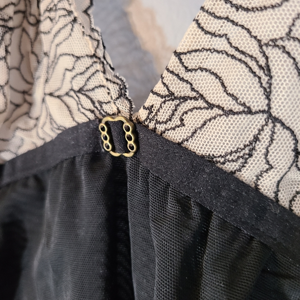 Gillian O Malley intimates nighty top - Picture 6 of 6